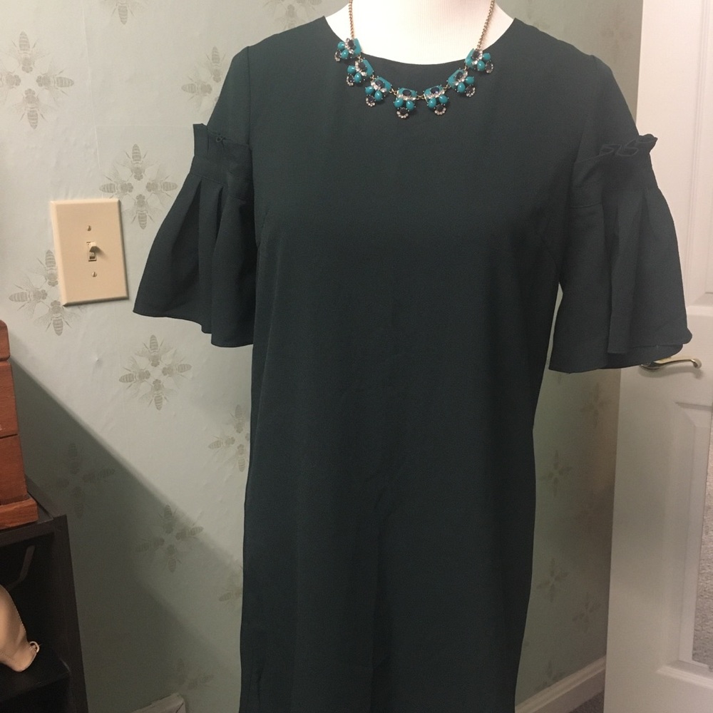 3/$20 She + Sky Forest Green Shift dress  S